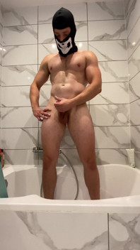 Chico genial masturbado en espuma
