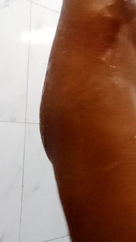 Boşalıyorum!! - Ateşli orta yaşlı seksi kadınlar banyo yaparken sana çok ihtiyaç duyuyor