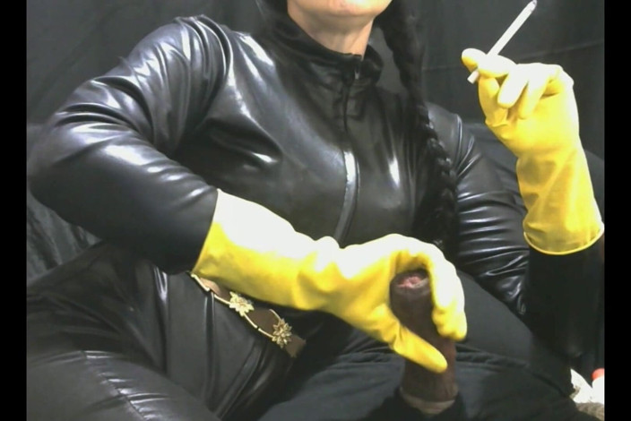 Peternorthlegend: Smoking wife in yellow rubber gloves causes a fountain cumshot
