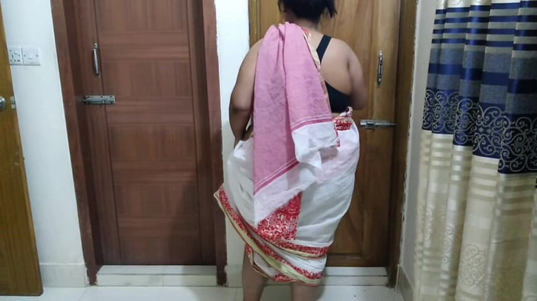 Aria Mia: Tamilská sexy tetička ošukaná cizincem, když byl vedle nevlastní otec!