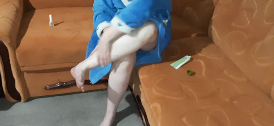 Vik_All: Khoe hàng tình cờ của âm hộ mẹ kế