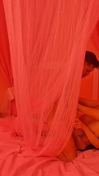 Bust MILF Yang Sangat Terangsang Di Katil Barby