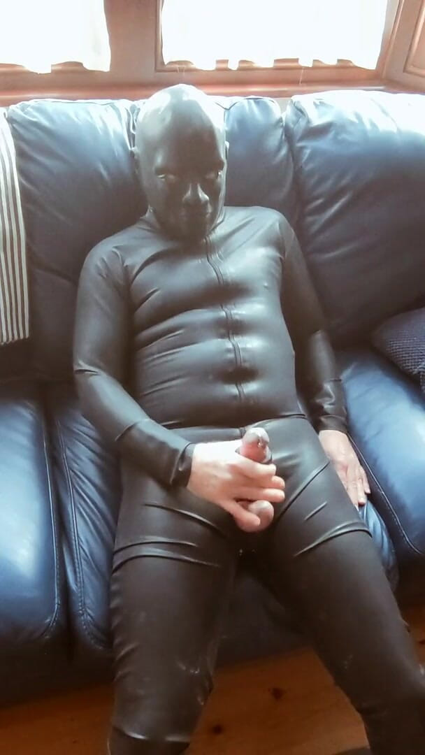 Bellhead: Slow motion rubber fun