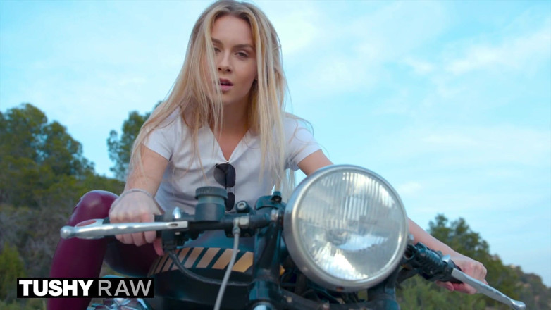 Tushyraw: TUSHYRAW - pelajar kolej blonde diminyak dan dinganga
