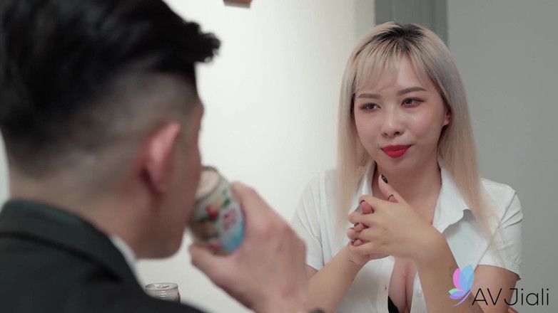 AV Jiali: คุณนายบอสโหด Wang Yixin ฉวยโอกาสเย็ดหนุ่มพนักงานออฟฟิศ