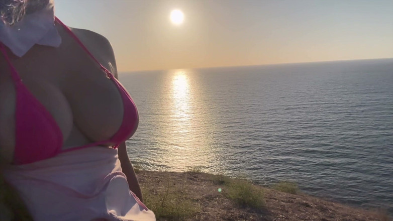 Artemisia Love: Artemisia love plajda seksi yürüyüş büyük göğüsler fetişi yakın çekim azgın...