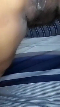 Üvey kız kardeşimin nasıl olduğunu görünce üvey erkek kardeşim üzgün