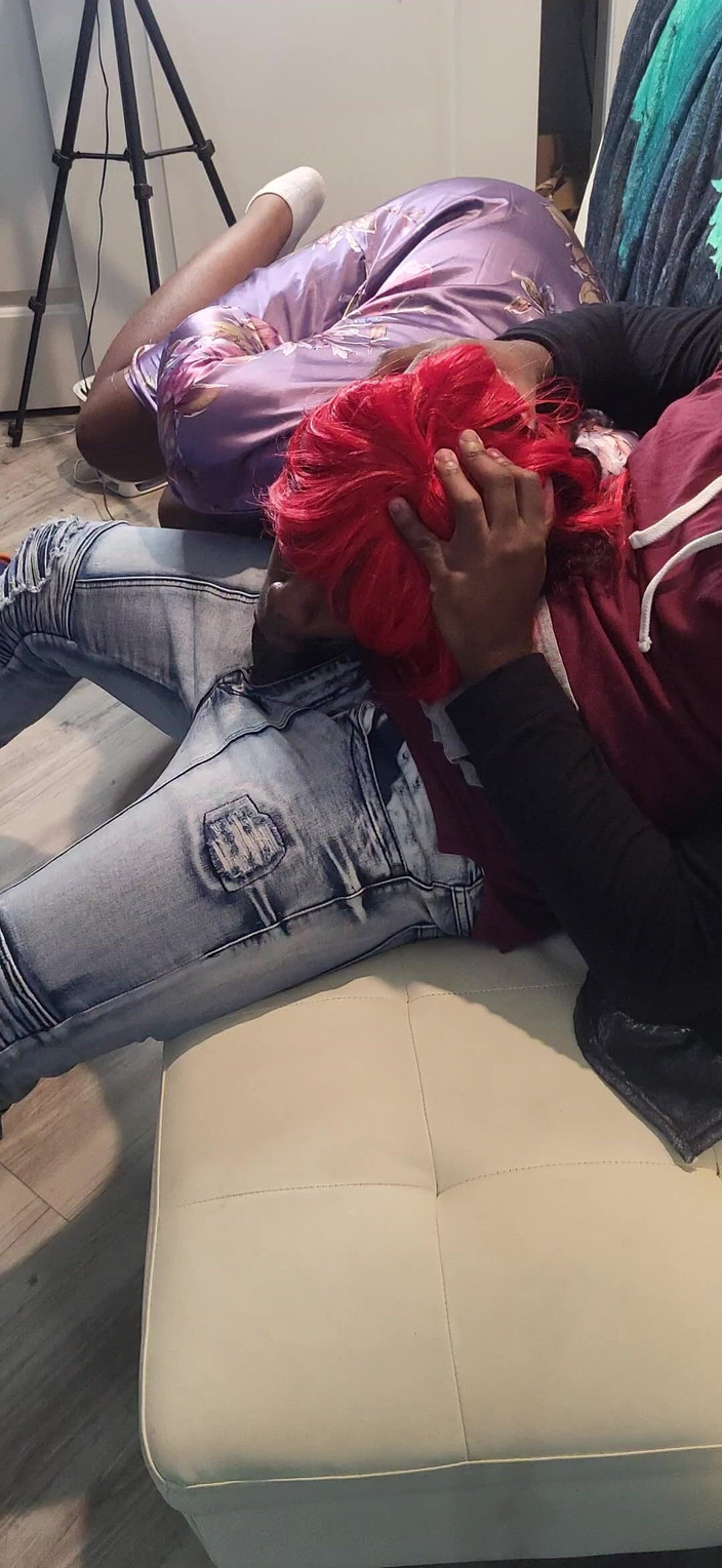 Wondahead21: Kızıl saçlı sürtük kanepede sikiliyor! Sadece hayranlar için - Wondahead22