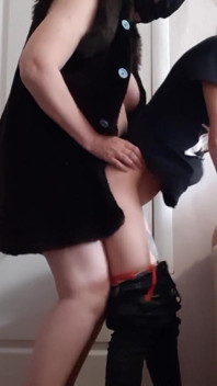 継娘の誕生日に、私は彼女にプレゼントを贈っただけでなく、彼女をファックしました-レズビアン幻想