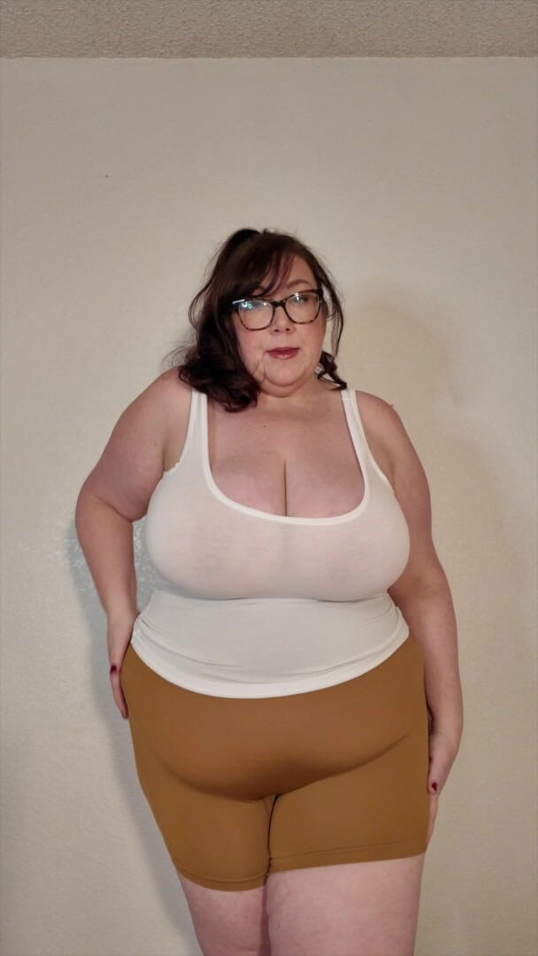 cutejayne: Cewek semok kulit putih dengan toket aduhai lagi asik muasin...