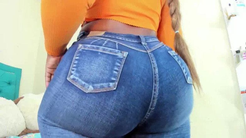 Lily Baudinx: Branle-moi devant mon cul phénoménal clapping dans un jean moulant, épisode 111107