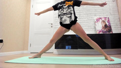 Princess Monica: Çıplak bacaklar, sıkı şort: yoga rutinim