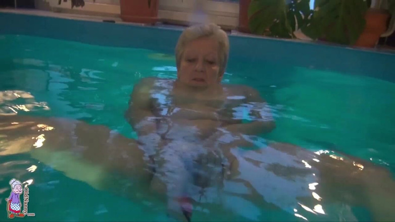 Old Nanny: Masturbating During Swim Session