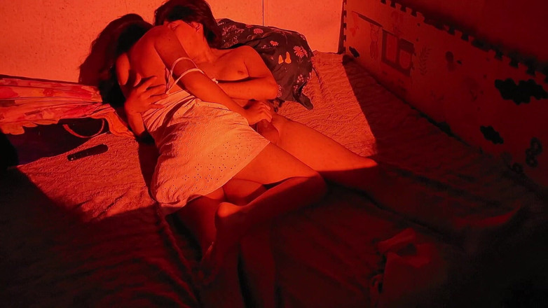 Scarletat home: Ein lustvollers erwischte seine stiefschwester und fickte sie, bis er...