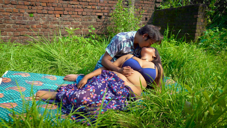 Ranjee: After the Wedding, Raj Called Khushi to a Secluded Spot...