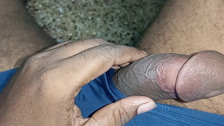 Sweet Indian cock: Une bhabhi desi suce et se fait doigter la chatte