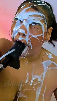 Zusammenstellung von Cumshots auf süße brünette