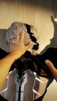 Yorha 2b pharsh par apni gand barbad kar deti hai . Nier Automata