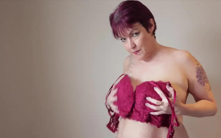 Layla Bird: And now what you've all been waiting for, great music...