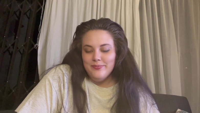 Aliceqii: BBW Masturbating Till Quivering Orgasm During Holidays