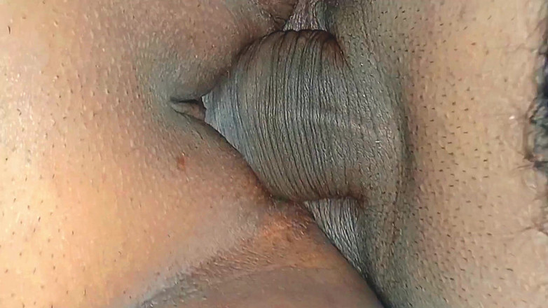 Urmila: Indischer freund des indischen ehemanns fickt seine ehefrau hart