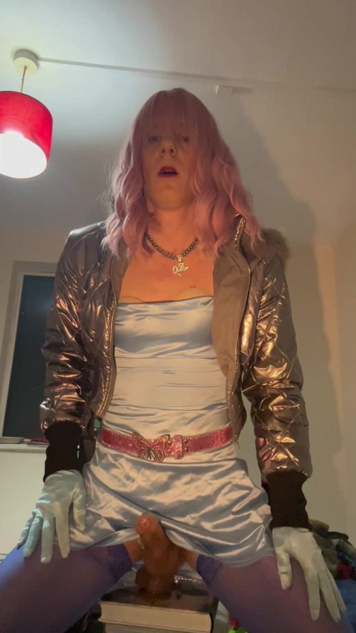 Jessica silk: Jess seide reitet ihren dildo