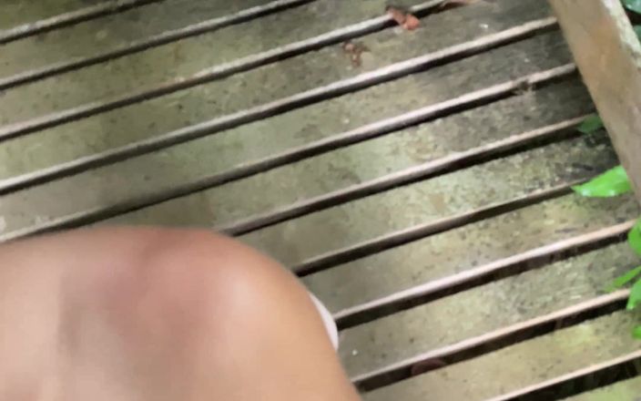 Esposaheyya: Desnuda en el balcón y chupando una polla hasta que...