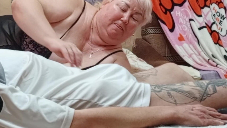 Zona901: Iubită se fute cu degetul și ia muie cu spermă în gură