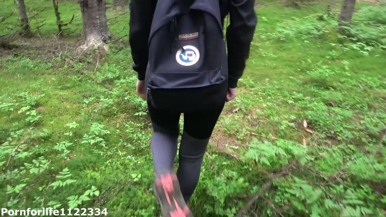 Pornforlife1122334: Przygody piesze jebanie Bubble Butt Hiker obok drzewa z wytryskiem...