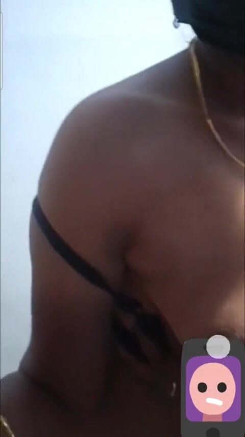 Jayaselvi: Plně si užíval zákazník ve videohovoru indické tamilské tetičky