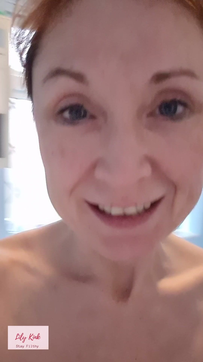 Lily kink: Sprostě mluvící puma po tělocvičně ve sprše videohovor JOi