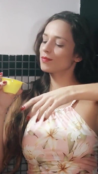 Lo yogurt delizioso e le mie ascelle sono il piatto!