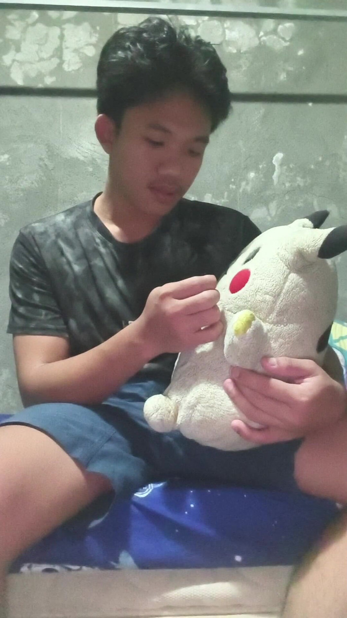 Rent A Gay Productions: ピノイ・トゥインクの熱いオナニー:大量の射精準備!