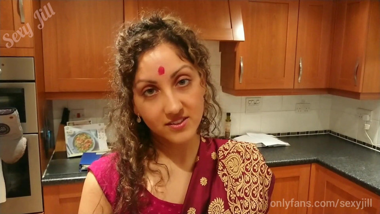 POV_Indian: Indiana em Saree dá com tesão solitário Devar um boquete -...