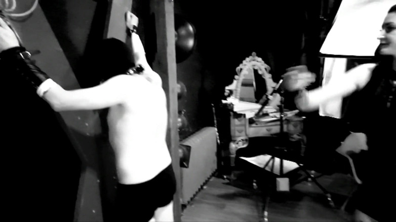 Dominatrix Nika: Gösteri Kırbaçlama