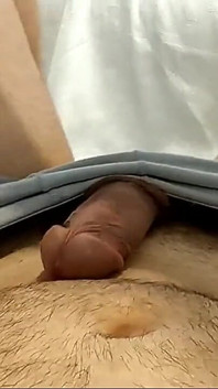 Pikhongerige jonge kinky vrouw zadelde een grote pik en heeft geweldige seks