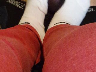 Miss Sock trampler: Топчу його член моїми білими шкарпетками
