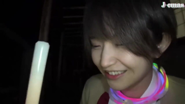 J-Cams: En djärv skönhet omfamnar utomhus och lämnar varma spår där...