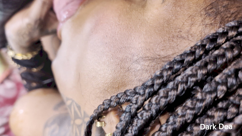 Dark Dea: Nato per succhiare! Adoro avere la mia bocca piena di...