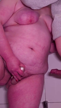 La Mia Matrigna Mi Ha Sorpreso Sotto La Doccia - Entrambi Abbiamo Squirto in Modo Incontrollabile