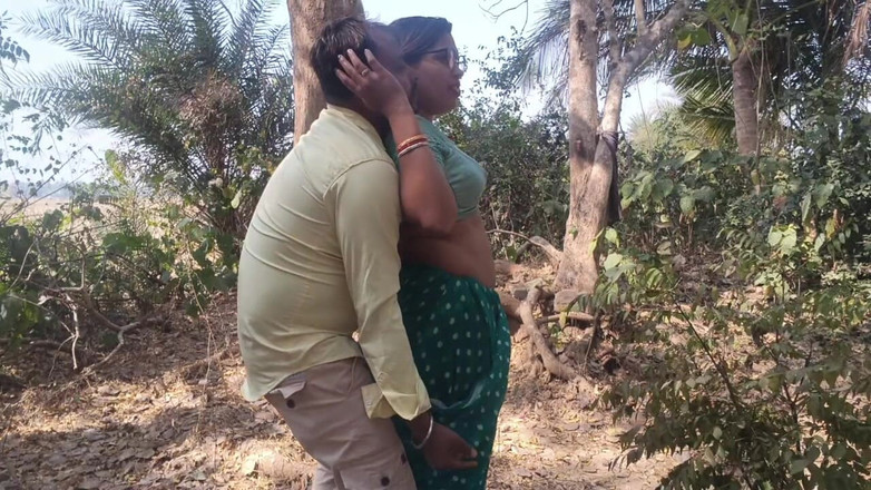 Sona bhabhi: Bini Kampung Seksi Benggali Mencurah Suaminya Dan Bertemu dengan teman...