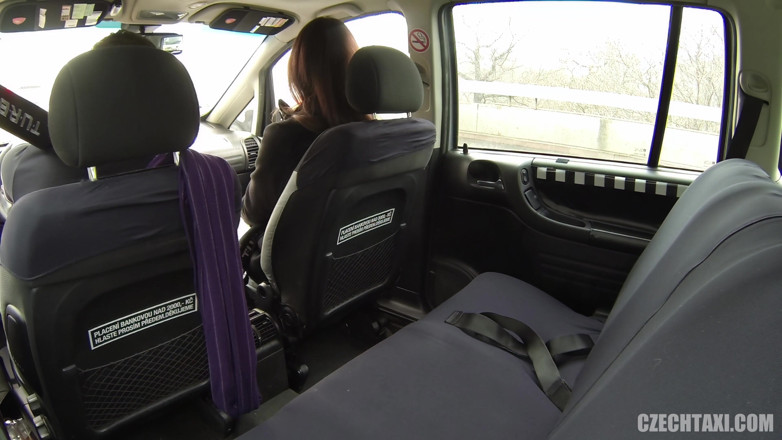 Czech Taxi: Öğrenci beş kez fışkırtıyor