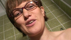 Popp Sylvie: Mijando no chuveiro - assista-me, um clipe dos meus primeiros dias