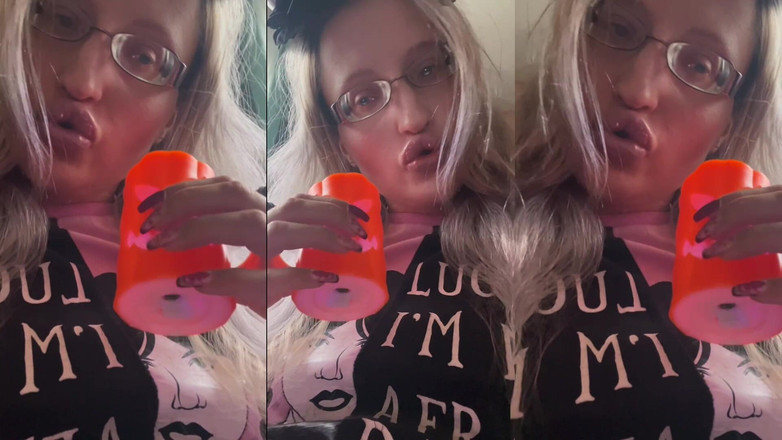 FinDom Goaldigger: 娘娘腔不上厕所。娘娘腔在内裤里撒尿。