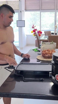 Người dọn dẹp đụ con trai riêng của ông chủ