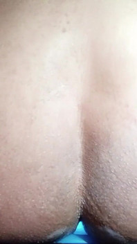 Mira mi anal masturbándose