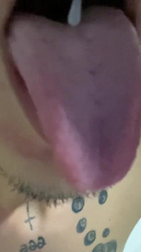 Me trago el semen del novio de mi amigo