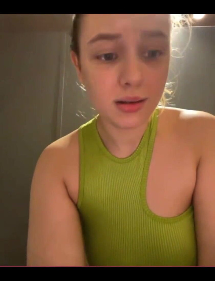 JuiceLussie: 极端潮吹。和大黑屌的热辣肛交