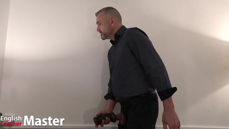 EnglishLeathermaster: Profesoara folosește masturbarea și dă instrucțiuni de masturbare