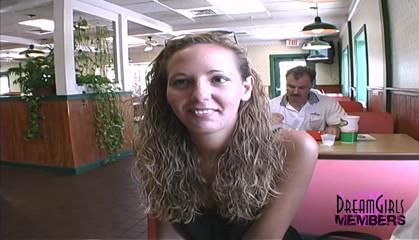 Dream Girls: Nago w kuchni restauracji